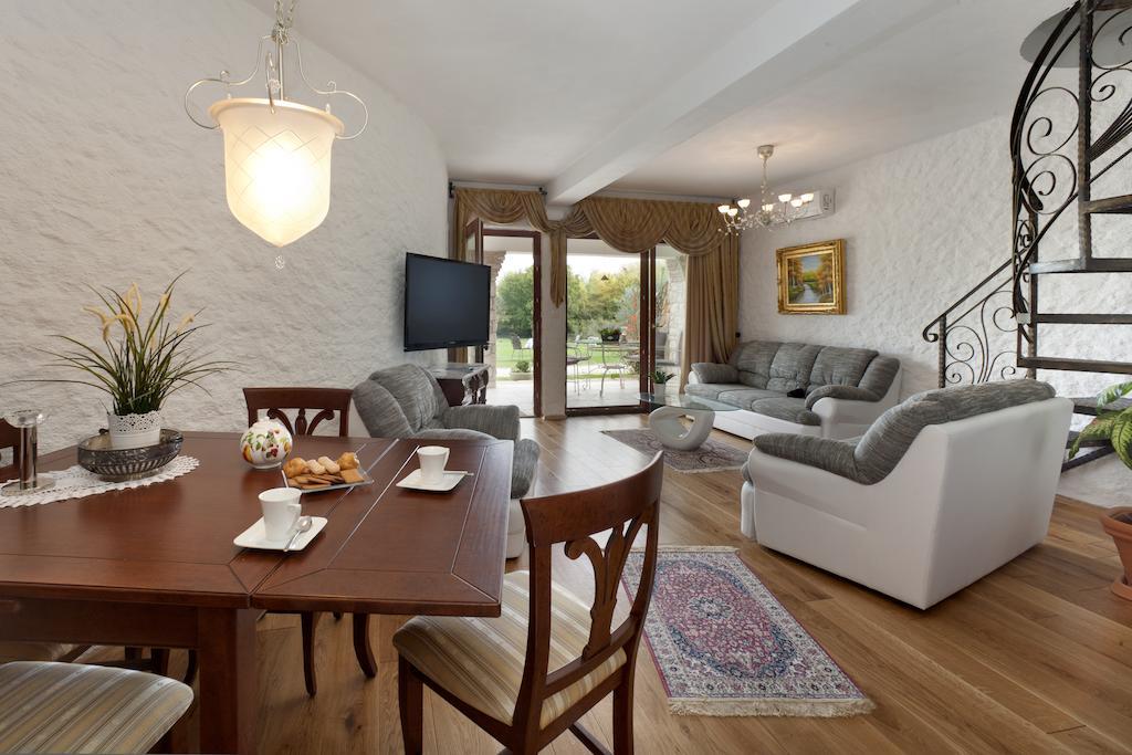 Villa Castello Rausch Valkarin Δωμάτιο φωτογραφία